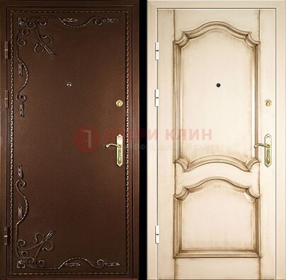Квартирная коричневая стальная дверь с ковкой ДК-1 в Волоколамске