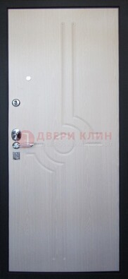 Белая металлическая дверь с МДФ ДМ-172 в квартиру в Волоколамске