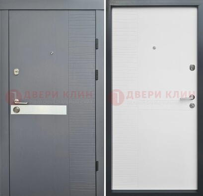 Серая металлическая дверь с белой резной МДФ панелью ДМ-215 в Пскове