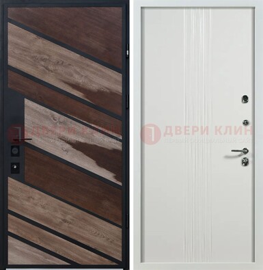 Железная коричневая дверь со светлой МДФ внутри ДМ-310 в Волоколамске