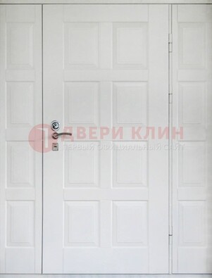 Белая входная дверь для коттеджа с МДФ ДМ-536 в Волоколамске