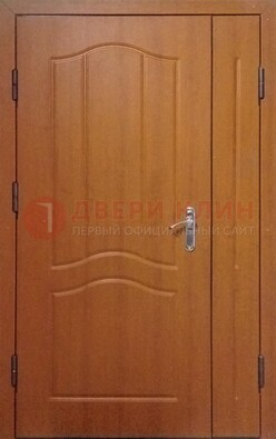 Коричневая двухстворчатая тамбурная дверь с МДФ ДМ-538 в Волоколамске