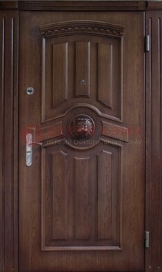 Темная железная дверь с массивом дуба с украшением ДМД-40 в Волоколамске