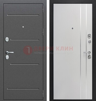 Серая железная дверь с порошковым напылением и МДФ с молдингами ДП-264 в Волоколамске