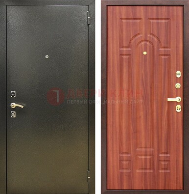 Входная темно-серая дверь с порошковой отделкой и МДФ Миланский орех ДП-281 в Екатеринбурге