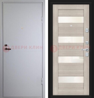 Белая железная дверь с порошковым напылением и стеклом ДП-308 в Волоколамске