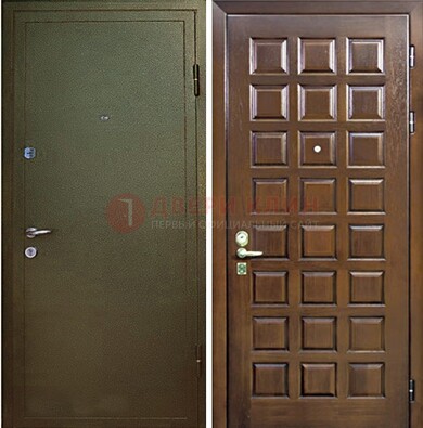 Зеленая входная дверь с порошковым окрасом ДП-64 в Волоколамске