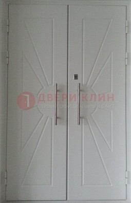 Внутренняя парадная дверь с фигурными элементами ДПР-14 в Волоколамске