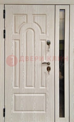 Белая металлическая дверь со стеклом ДС-68 в Волоколамске