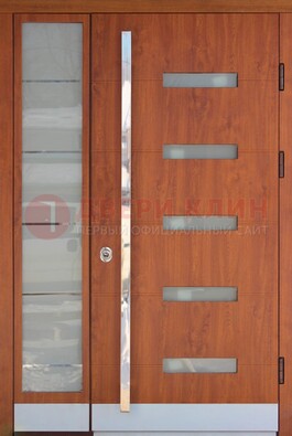 Коричневая металлическая дверь со стеклом ДС-72 в Волоколамске
