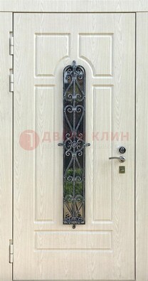Светлая стальная дверь со стеклом и ковкой ДСК-118 в Волоколамске