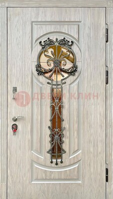 Светлая железная дверь со стеклом ковкой для коттеджа ДСК-134 в Волоколамске