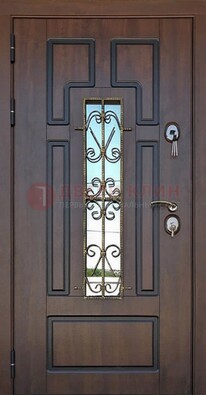 Уличная дверь со стеклом и ковкой в коричневом цвете ДСК-181 в Волоколамске