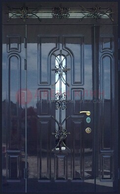 Глянцевая полуторная дверь Винорит стекло и ковка ДСК-275 в Волоколамске