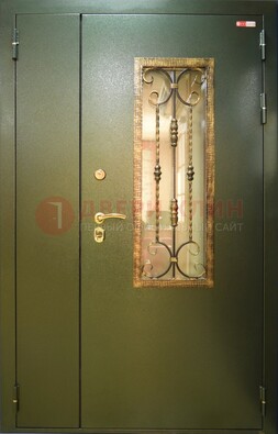 Стальная дверь со стеклом и ковкой ДСК-29 для квартиры в Можайске