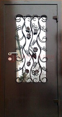 Металлическая дверь со стеклом и ковкой ДСК-43 в офис в Йошкар-Оле