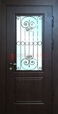 Железная дверь со стеклом и ковкой ДСК-65 для общественных зданий в Волоколамске