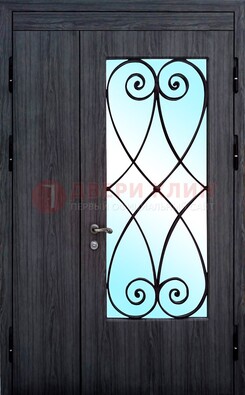 Стальная дверь со стеклом и ковкой ДСК-69 в деревянный дом в Можайске