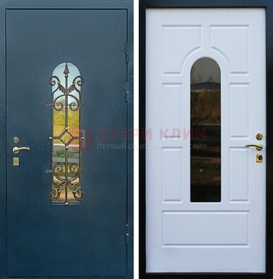 Входная дверь Дверь со стеклом и ковкой ДСК-71 для кирпичного дома в Волоколамске