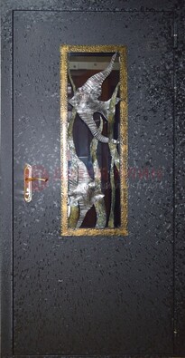 Металлическая дверь со стеклом и ковкой ДСК-82 для крыльца в Волоколамске