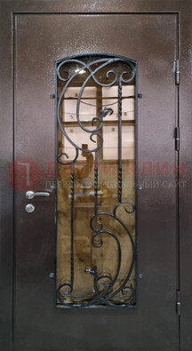 Металлическая дверь со стеклом и ковкой ДСК-95 для магазина в Волоколамске