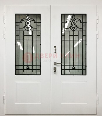 Белая двухстворчатая уличная дверь Винорит со стеклом ДСТ-4 в Волоколамске