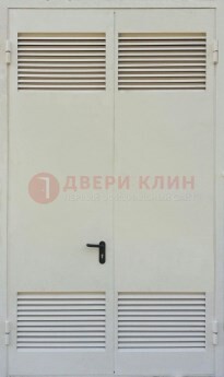 Белая металлическая техническая дверь с вентиляционной решеткой ДТ-6 в Волоколамске
