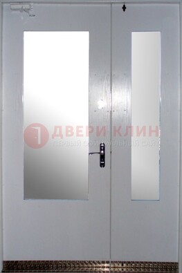 Белая  тамбурная дверь со стеклянными вставками ДТМ-18 в Волоколамске