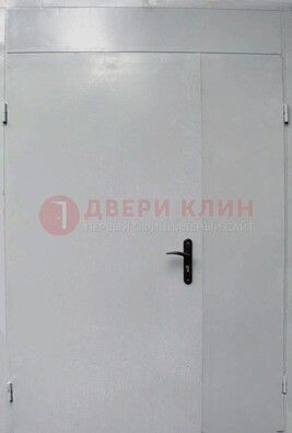 Белая металлическая тамбурная дверь ДТМ-5 в Костроме