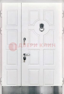 Белая входная дверь с виноритом ДВТ-246 в Волоколамске