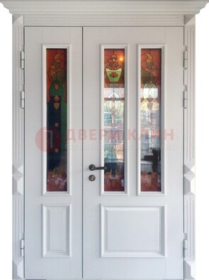 Белая полуторная металлическая дверь с витражом ВЖ-12 в Волоколамске